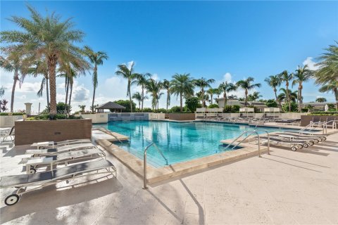 Condo in Miami Beach, Florida, 2 bedrooms  № 1355180 - photo 7