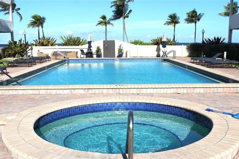 Condo in Deerfield Beach, Florida, 1 bedroom  № 1355120 - photo 28