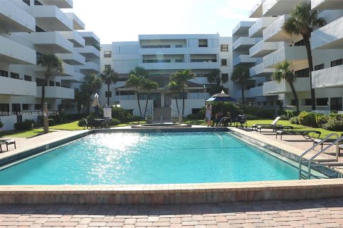 Condominio en venta en Deerfield Beach, Florida, 1 dormitorio, 94.85 m2 № 1355120 - foto 27