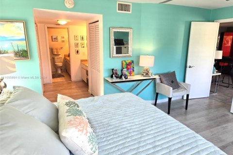 Condo in Deerfield Beach, Florida, 1 bedroom  № 1355120 - photo 17