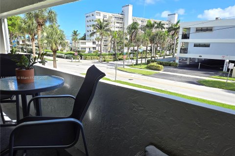 Condo in Deerfield Beach, Florida, 1 bedroom  № 1355120 - photo 23