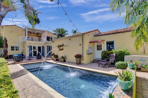 Villa ou maison à vendre à Miami Beach, Floride: 4 chambres, 304.81 m2 № 701486 - photo 12