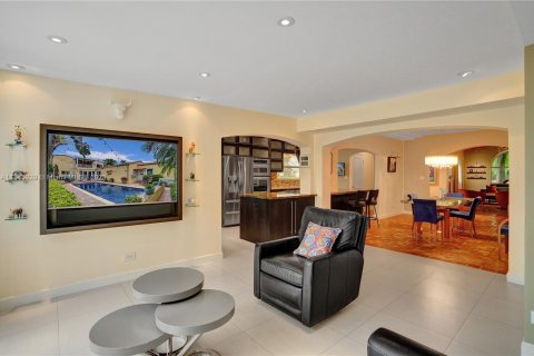 Villa ou maison à vendre à Miami Beach, Floride: 4 chambres, 304.81 m2 № 701486 - photo 9