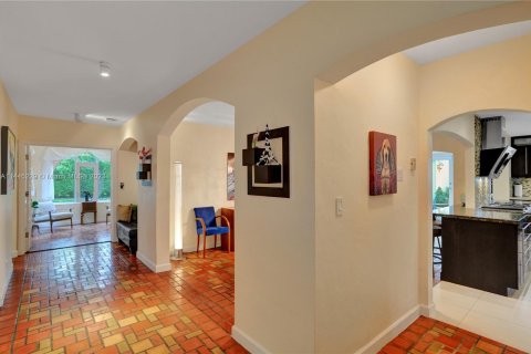 Купить виллу или дом в Майами-Бич, Флорида 12 комнат, 304.81м2, № 701486 - фото 3