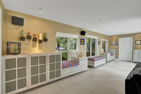 Villa ou maison à vendre à Miami Beach, Floride: 4 chambres, 304.81 m2 № 701486 - photo 11