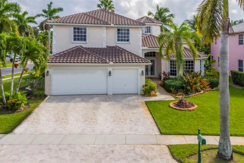 Villa ou maison à vendre à Miramar, Floride: 6 chambres, 349.87 m2 № 860081 - photo 1
