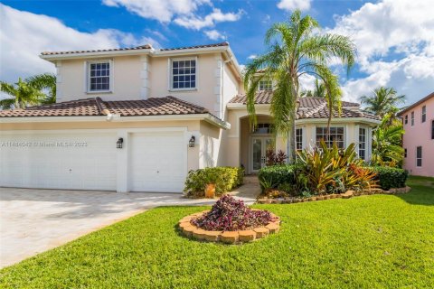 Villa ou maison à vendre à Miramar, Floride: 6 chambres, 349.87 m2 № 860081 - photo 2