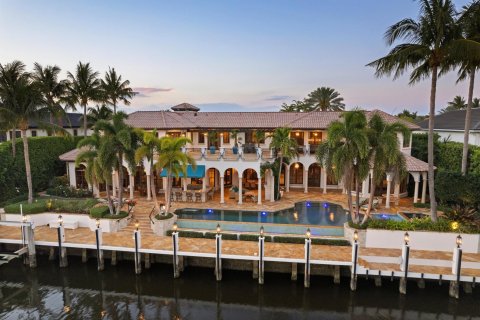 House in Boca Raton, Florida 7 bedrooms, 1096.15 sq.m. № 391104 - photo 2