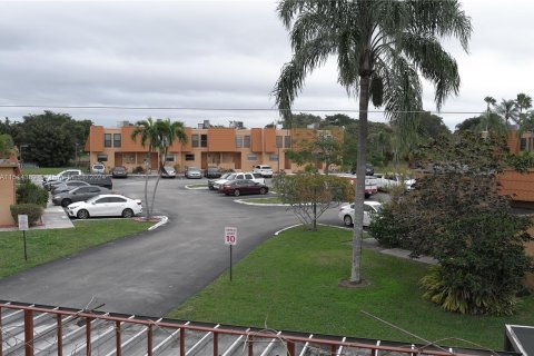 Touwnhouse à vendre à Pembroke Pines, Floride: 4 chambres, 150.13 m2 № 956332 - photo 11