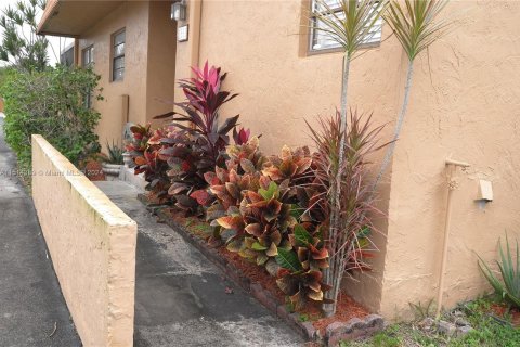 Townhouse in Pembroke Pines, Florida 4 bedrooms, 150.13 sq.m. № 956332 - photo 5