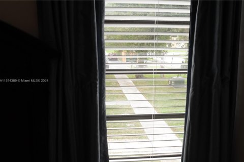 Touwnhouse à vendre à Pembroke Pines, Floride: 4 chambres, 150.13 m2 № 956332 - photo 17