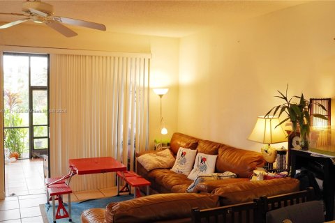 Touwnhouse à vendre à Pembroke Pines, Floride: 4 chambres, 150.13 m2 № 956332 - photo 22