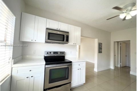 Immobilier commercial à vendre à Dania Beach, Floride: 405.89 m2 № 956375 - photo 4