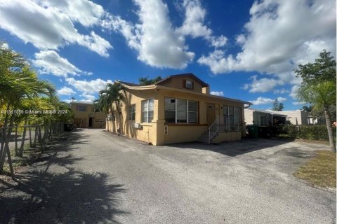 Immobilier commercial à vendre à Dania Beach, Floride: 405.89 m2 № 956375 - photo 1