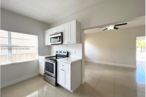 Immobilier commercial à vendre à Dania Beach, Floride: 405.89 m2 № 956375 - photo 3