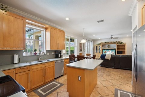 House in Weston, Florida 5 bedrooms, 290.04 sq.m. № 1316290 - photo 10