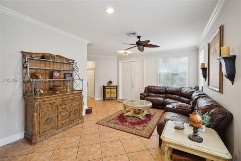 House in Weston, Florida 5 bedrooms, 290.04 sq.m. № 1316290 - photo 5