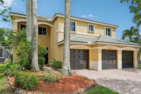 House in Weston, Florida 5 bedrooms, 290.04 sq.m. № 1316290 - photo 2