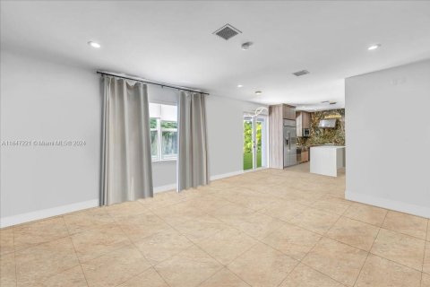 House in Weston, Florida 5 bedrooms, 309.36 sq.m. № 1329953 - photo 16