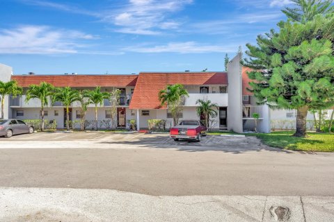 Condominio en venta en Lauderdale Lakes, Florida, 2 dormitorios, 94.85 m2 № 913487 - foto 4
