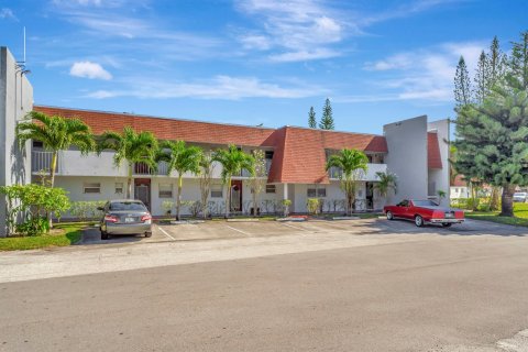 Condominio en venta en Lauderdale Lakes, Florida, 2 dormitorios, 94.85 m2 № 913487 - foto 3