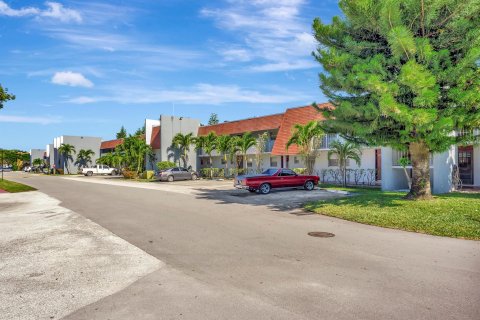 Condominio en venta en Lauderdale Lakes, Florida, 2 dormitorios, 94.85 m2 № 913487 - foto 5