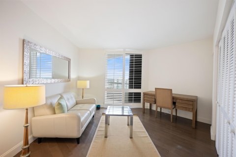 Condo in West Palm Beach, Florida, 3 bedrooms  № 913519 - photo 25