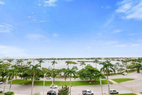 Condominio en venta en West Palm Beach, Florida, 3 dormitorios, 194.26 m2 № 913519 - foto 1