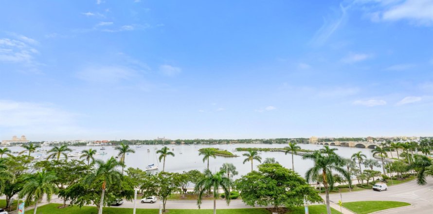 Condominio en West Palm Beach, Florida, 3 dormitorios  № 913519