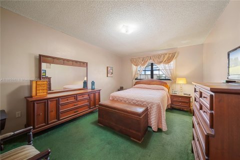 Touwnhouse à vendre à Hialeah, Floride: 2 chambres, 121.61 m2 № 1378884 - photo 14