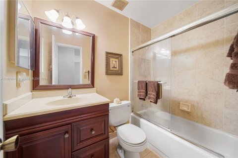 Touwnhouse à vendre à Hialeah, Floride: 2 chambres, 121.61 m2 № 1378884 - photo 19