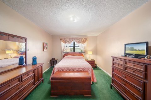 Touwnhouse à vendre à Hialeah, Floride: 2 chambres, 121.61 m2 № 1378884 - photo 15