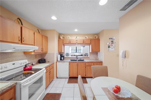 Touwnhouse à vendre à Hialeah, Floride: 2 chambres, 121.61 m2 № 1378884 - photo 7