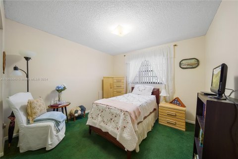 Touwnhouse à vendre à Hialeah, Floride: 2 chambres, 121.61 m2 № 1378884 - photo 18