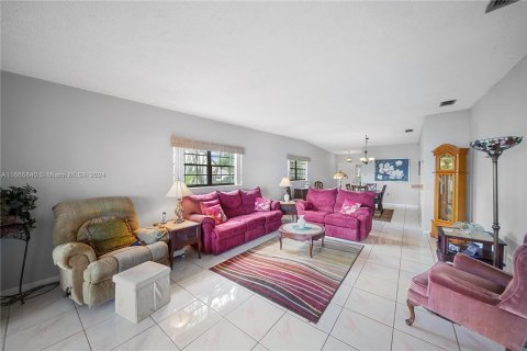 Touwnhouse à vendre à Hialeah, Floride: 2 chambres, 121.61 m2 № 1378884 - photo 6