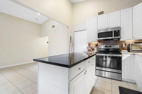 Townhouse in West Palm Beach, Florida 3 bedrooms, 112.97 sq.m. № 1180568 - photo 20