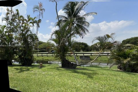 Touwnhouse à vendre à Pembroke Pines, Floride: 3 chambres, 156.63 m2 № 1329123 - photo 2