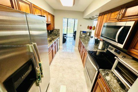 Adosado en venta en Pembroke Pines, Florida, 3 dormitorios, 156.63 m2 № 1329123 - foto 5