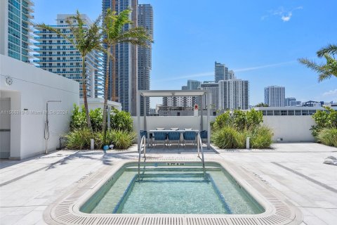 Condo in Miami, Florida, 1 bedroom  № 1103662 - photo 7