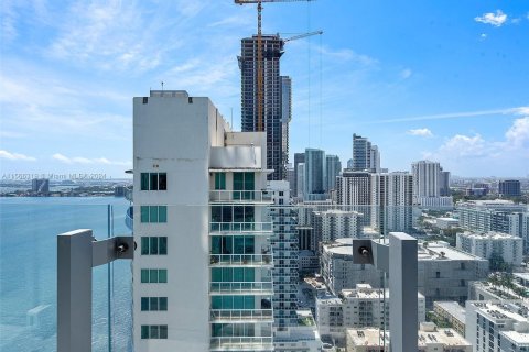 Condo in Miami, Florida, 1 bedroom  № 1103662 - photo 15