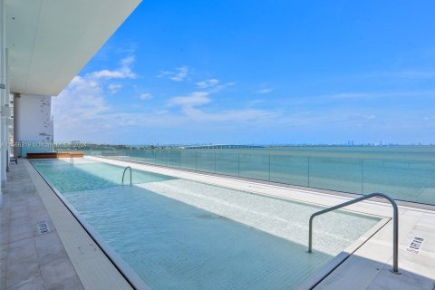 Condo in Miami, Florida, 1 bedroom  № 1103662 - photo 5