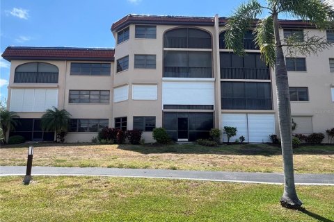 Copropriété à vendre à Punta Gorda, Floride: 2 chambres, 122.63 m2 № 1201960 - photo 2