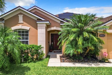 Villa ou maison à vendre à Kissimmee, Floride: 4 chambres, 189.15 m2 № 1315311 - photo 1