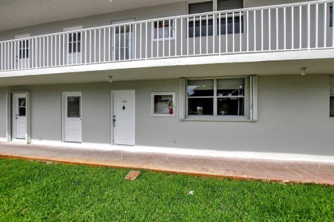 Condo in Boca Raton, Florida, 2 bedrooms  № 1231276 - photo 1