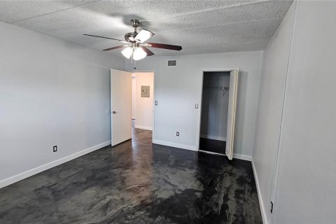 Condo in Tampa, Florida, 1 bedroom  № 1344642 - photo 12