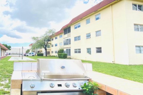 Condominio en venta en Lauderhill, Florida, 2 dormitorios, 75.72 m2 № 1174224 - foto 29