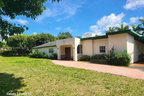 Casa en venta en Cutler Bay, Florida, 4 dormitorios, 158.77 m2 № 1141793 - foto 1