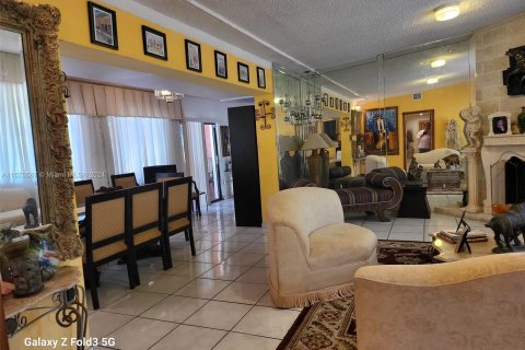 Casa en venta en Cutler Bay, Florida, 4 dormitorios, 158.77 m2 № 1141793 - foto 12