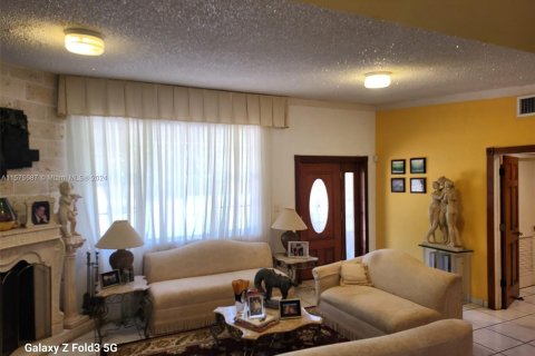 Casa en venta en Cutler Bay, Florida, 4 dormitorios, 158.77 m2 № 1141793 - foto 9