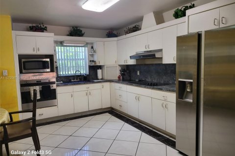 Casa en venta en Cutler Bay, Florida, 4 dormitorios, 158.77 m2 № 1141793 - foto 14
